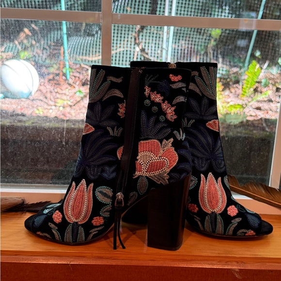 Rebecca Minkoff Floral Embroidered Ankle Boots Size 10 - Picture 10 of 12